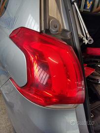 Fanale posteriore sinistro PEUGEOT 2008 del 2014