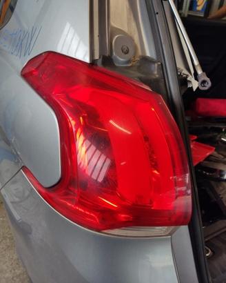 Fanale posteriore sinistro PEUGEOT 2008 del 2014