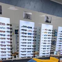 Espositori reteoilluminati per occhiali