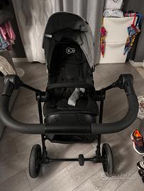 Passeggino fronte mamma e fronte strada