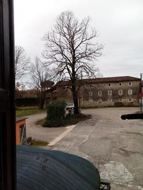 Bar con grande parcheggio