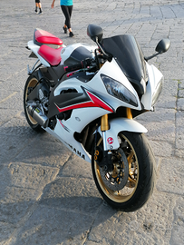 Sportiva Yamaha R6 accessoriata