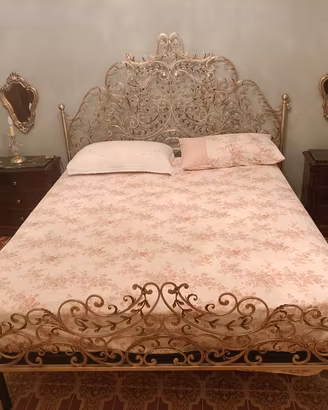 Camera da letto classica 
