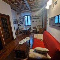 Appartamento tra i dipinti, arte e stile casale