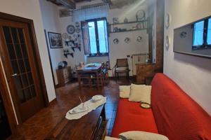 Appartamento tra i dipinti, arte e stile casale