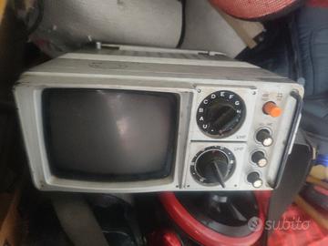 TV portatile anni vintage