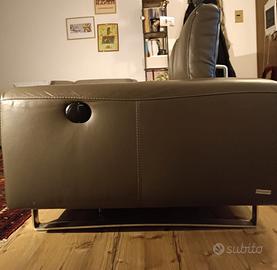 due divani di pelle 2 posti marca poltrone e sofà