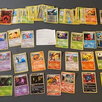 Lotto 200+ carte Pokémon con 35 carte rare