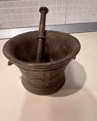 Antico Mortaio in Bronzo con Giglio