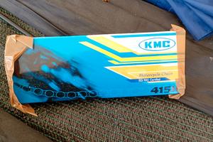 catena trasmissione moto KMC 