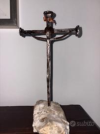 Crocifisso di ferro battuto a mano