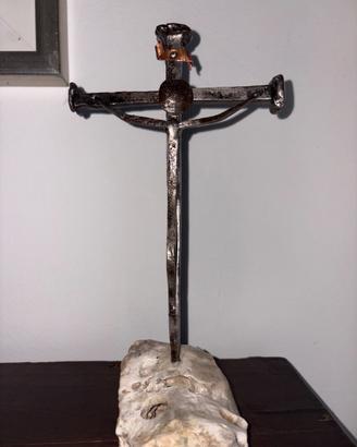 Crocifisso di ferro battuto a mano