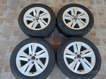 4 cerchi 16 più gomme Volkswagen golf  8.5