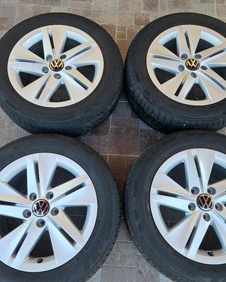 4 cerchi 16 più gomme Volkswagen golf  8.5