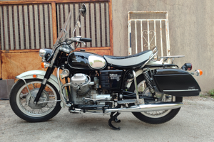 Guzzi V7 850 California