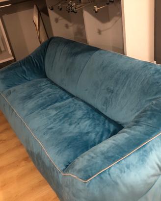 Divani  dal  magazzino in Svendita (450 divani)