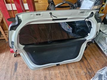 portellone baule toyota yaris hybrid 