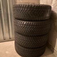 Set 4 gomme INVERNALI NUOVE su cerchi AUDI