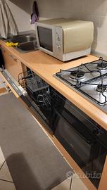 cucina completa di elettrodomestici 