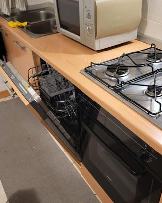 cucina completa di elettrodomestici 