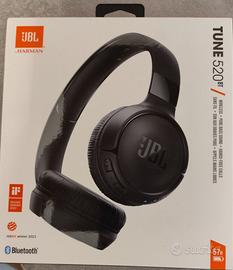 Cuffie JBL Tune 520 BT ancora chiuse