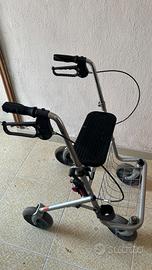 Carrello deambulatore Rollator 4 ruote