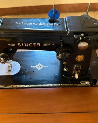 Macchina da cucire d'epoca Singer Modello 306M