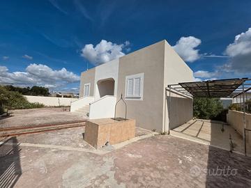 Triscina "villetta a pochi passi dal mare