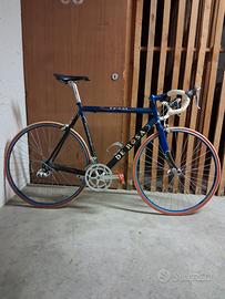 Bici da corsa de rosa in alluminio