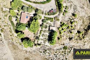 Attività / Licenza di 170260 m² con 5 locali a Lic