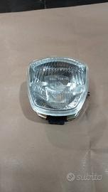 Gruppo ottico Cev per ciclomotori Benelli.