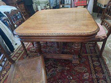 Tavolo con sei sedie