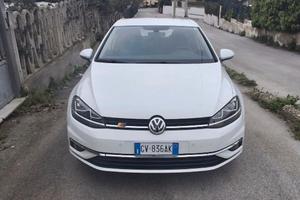 Volkswagen Golf 7.5- 1.0 TSI Busines DSG