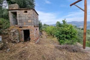 Rustico / Casale di 230 m² con 5 locali e box auto