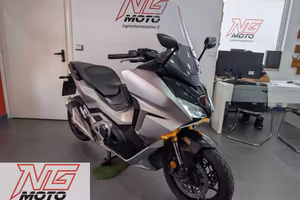 Honda Forza 750