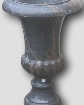 VASO IN MARMO NERO A COPPA MEDICI H 76