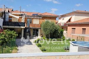 Villa di 211 m² con 5 locali e box auto a Cassano 