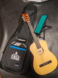 chitarra + custodia + poggiapiedi
