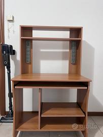 Scrivania porta pc in legno color noce