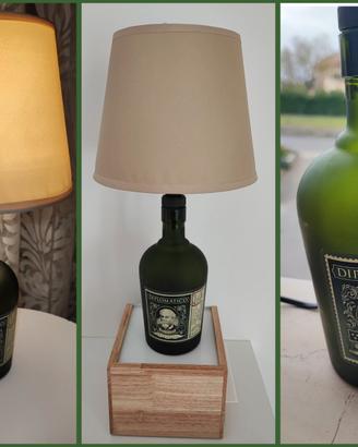 Lampada realizzata con bottiglie