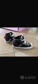 Converse nere ricamo rosso