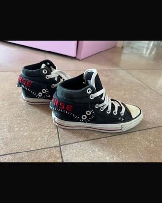 Converse nere ricamo rosso