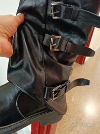 Stivali al polpaccio n.36 con fibbie Nuovi