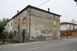 CASA COLINICA CON CORTE DI PROPRIETA'
