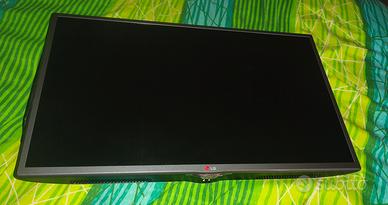 TV LG 32" modello 32LB561V + staffa da parete 