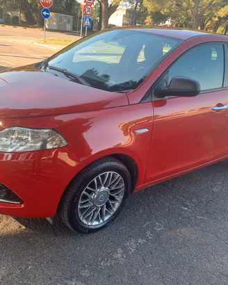 Lancia Ypsilon 1.2 69 CV 5 porte Gold