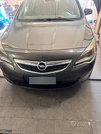 Opel Astra ST Cosmo Diesel 2011 - incidentata