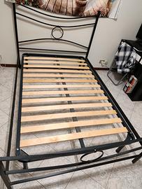 Letto una piazza e mezza con doghe 