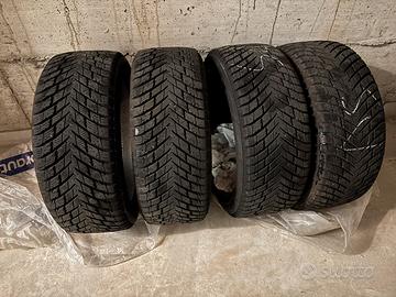 Gomme invernali 225 45 R18