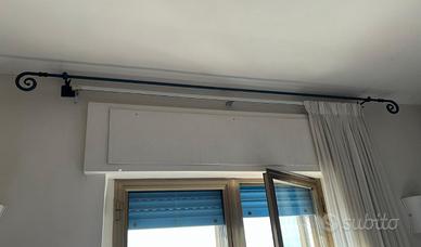 Bastone per tenda in ferro battuto con supporti